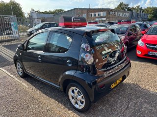 /photos/12161/91c3d358-2f6f-4e2e-bf23-93d8002db7ab_i320x240.jpg